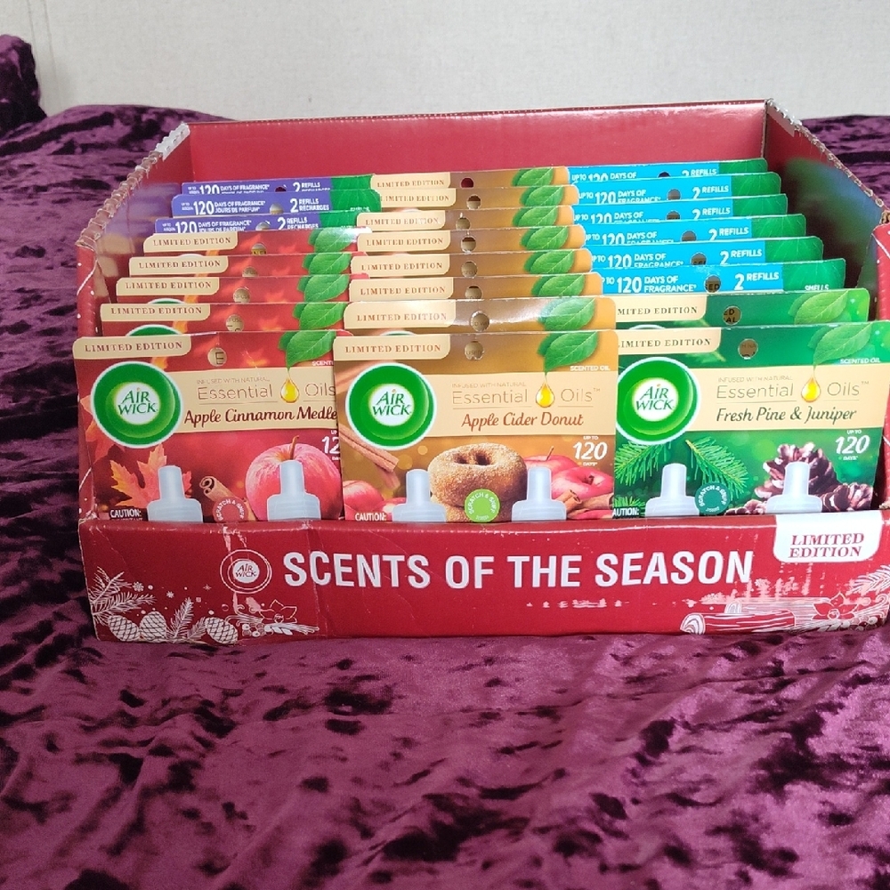 Red and Green Games with Seasonal Scents